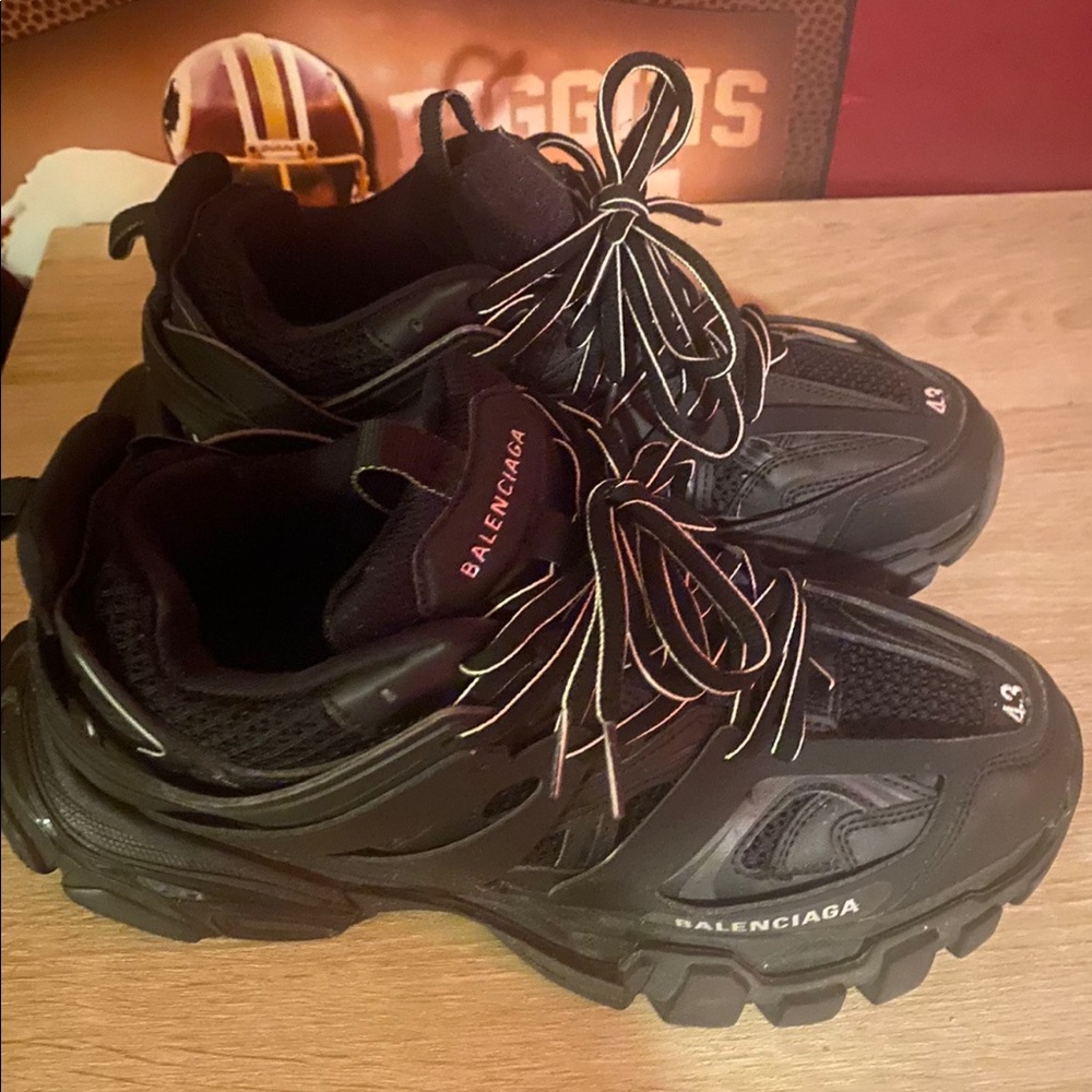 balenciagas size 10 barely worn all black great condition